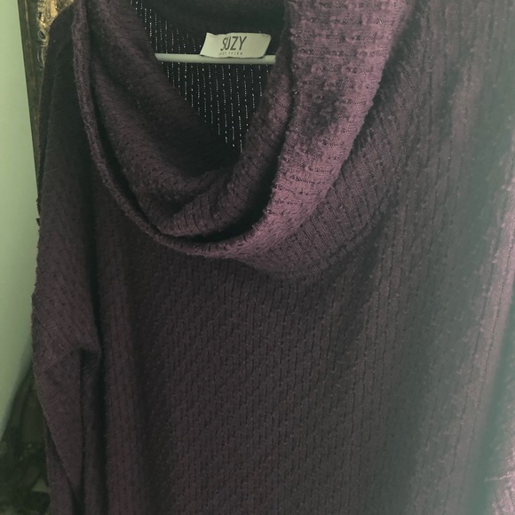 Purple Suzy Shier cowl neck ruffle bottom top - Picture 7 of 7